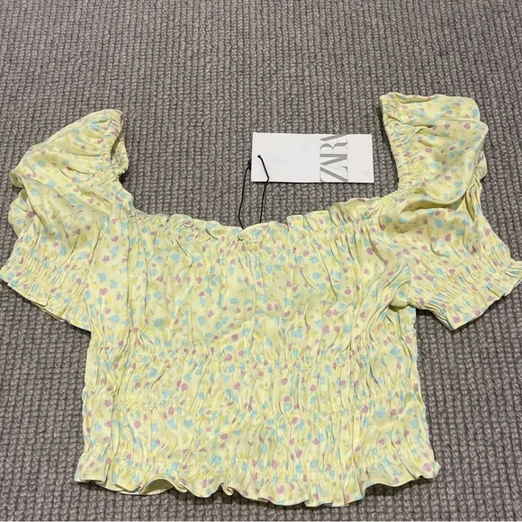 Zara Satin Effect Printed Top in Pastel Yellow (XS) - Picture 8 of 9